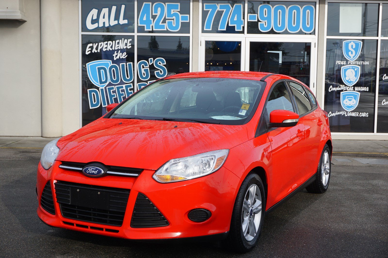 Pre-Owned 2014 Ford Focus SE Hatchback