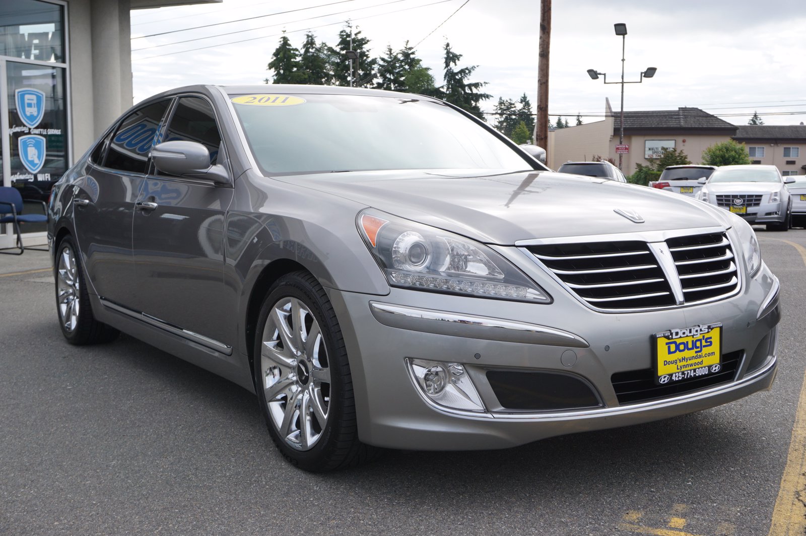 Pre-Owned 2011 Hyundai Equus Signature 4dr Car