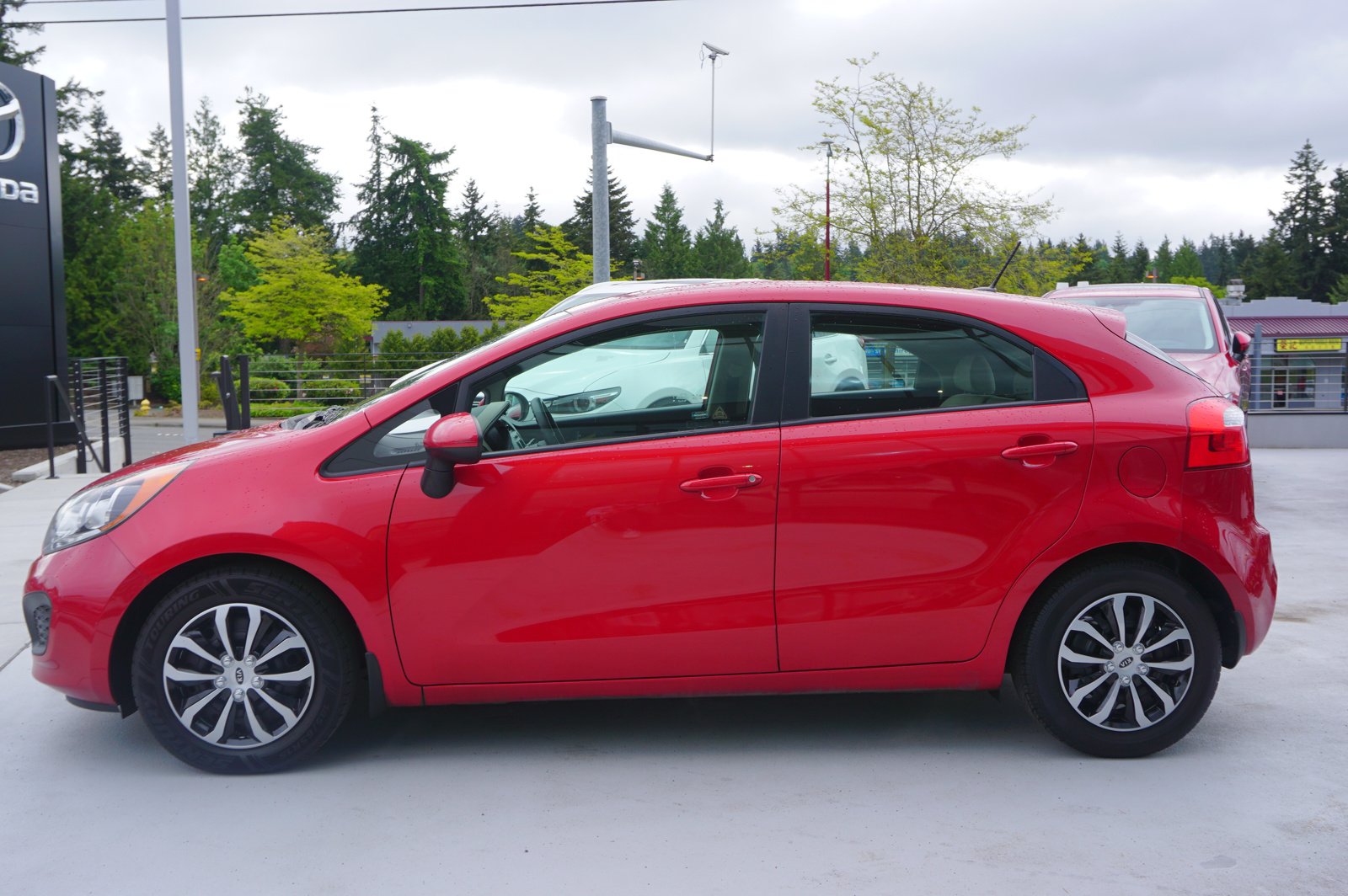 Pre-Owned 2012 Kia Rio EX Hatchback